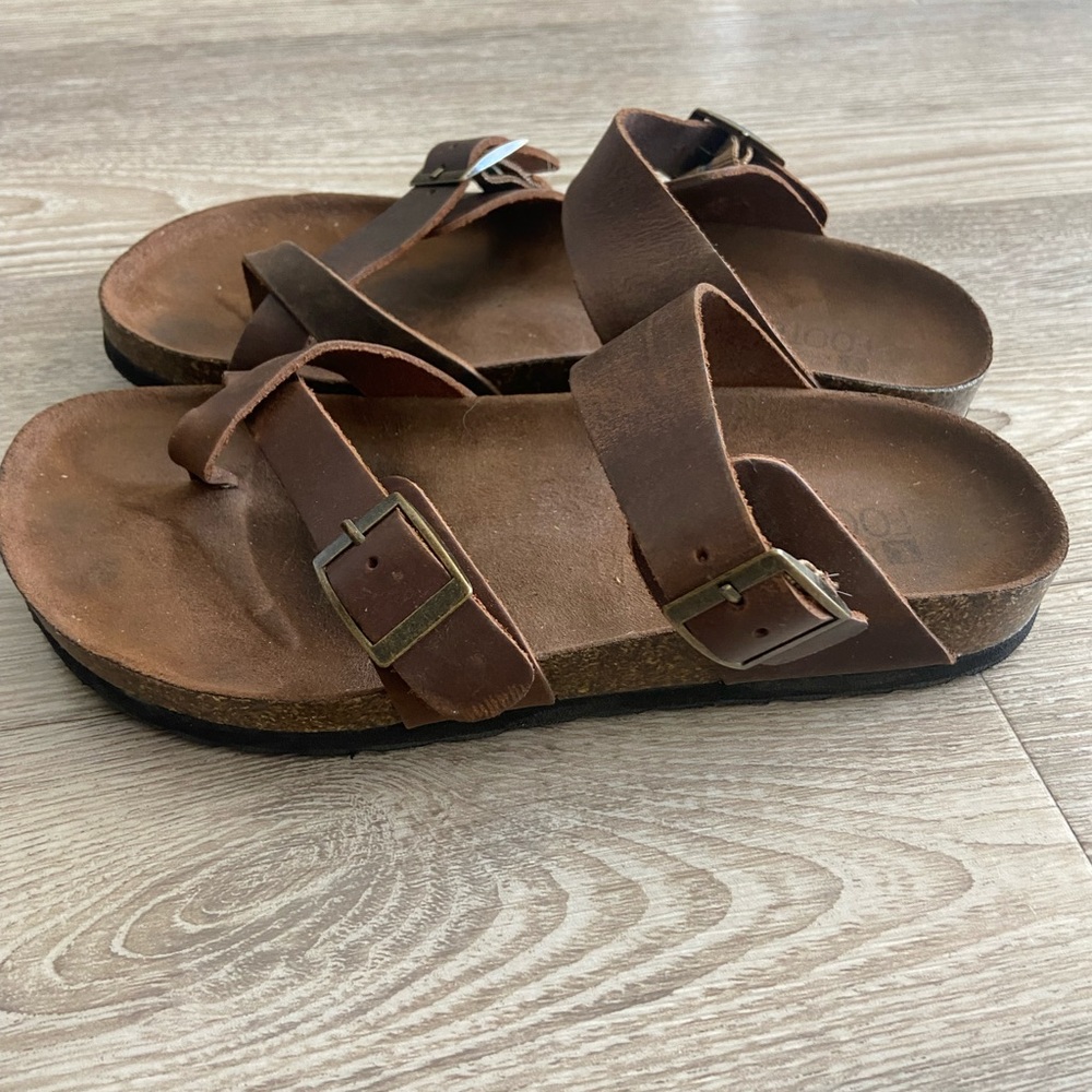 NWT White Mountain Brown Leather Gracie Footbed Sandals